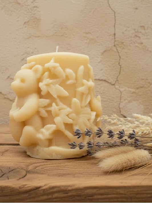 Beeswax candle with a greedy bear motif